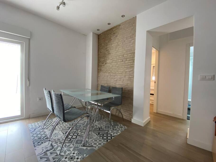 Central And Cozy Apartment In Siviglia Esterno foto